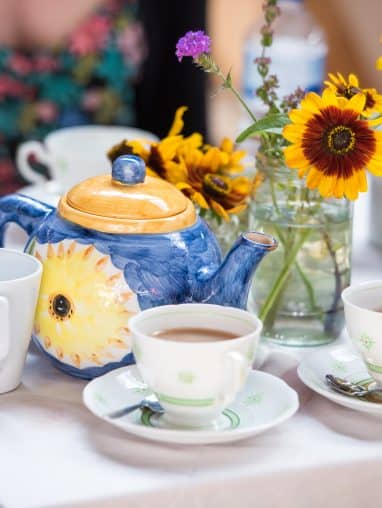 Vintage tea pot and cups