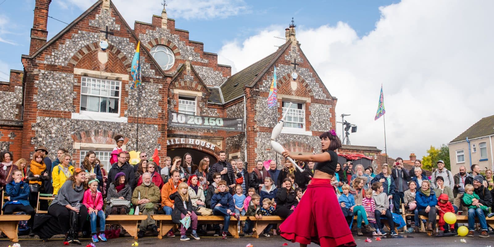 Dulce Duca at Out There 2016 credit JMA PHOTOGRAPHY Lady juggling in front of a crowd