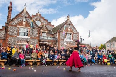 Dulce Duca at Out There 2016 credit JMA PHOTOGRAPHY Lady juggling in front of a crowd